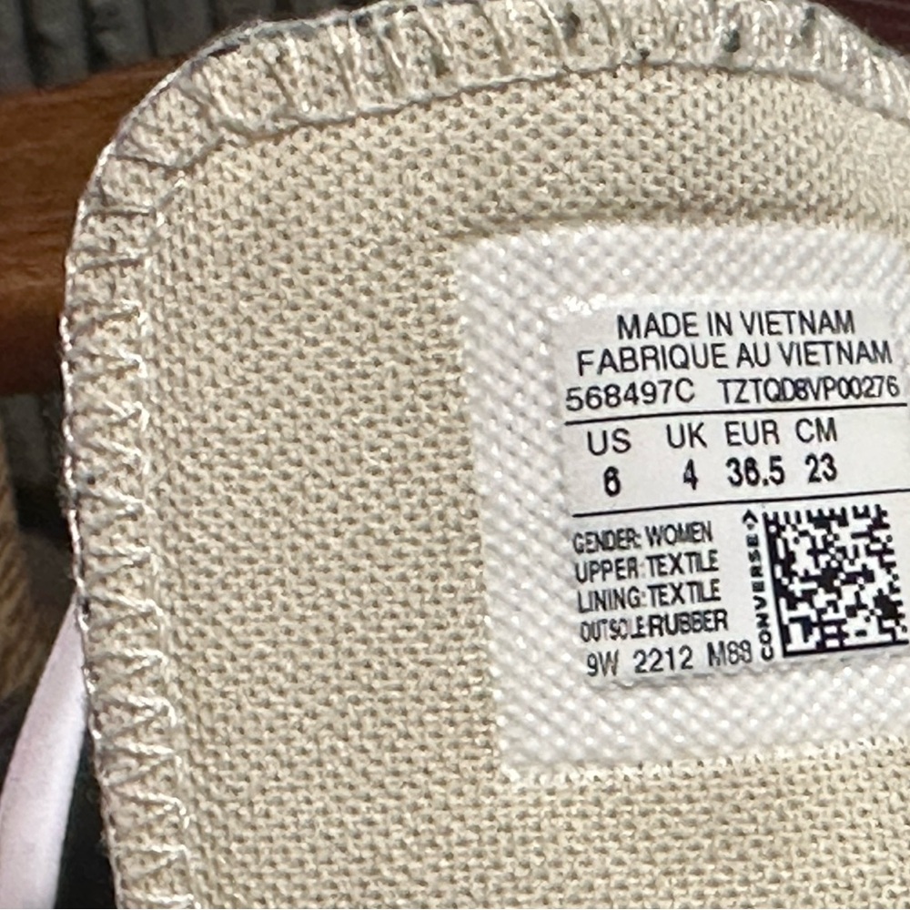 unisex VANs size 6 1/2 mens or 8 womens , black, leopard, plaid , & spiked - Picture 8 of 8